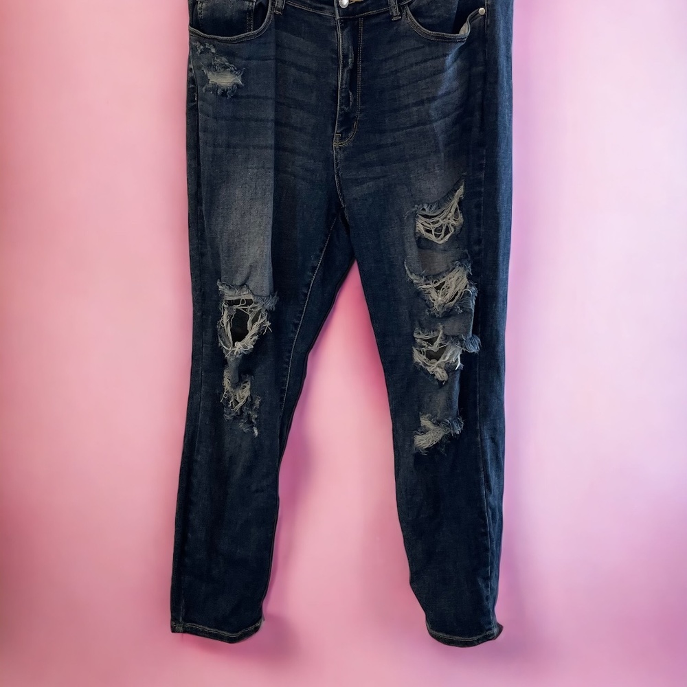 Judy Blue Jeans ~ Distressed Boyfriend Fit ~ 18W ~